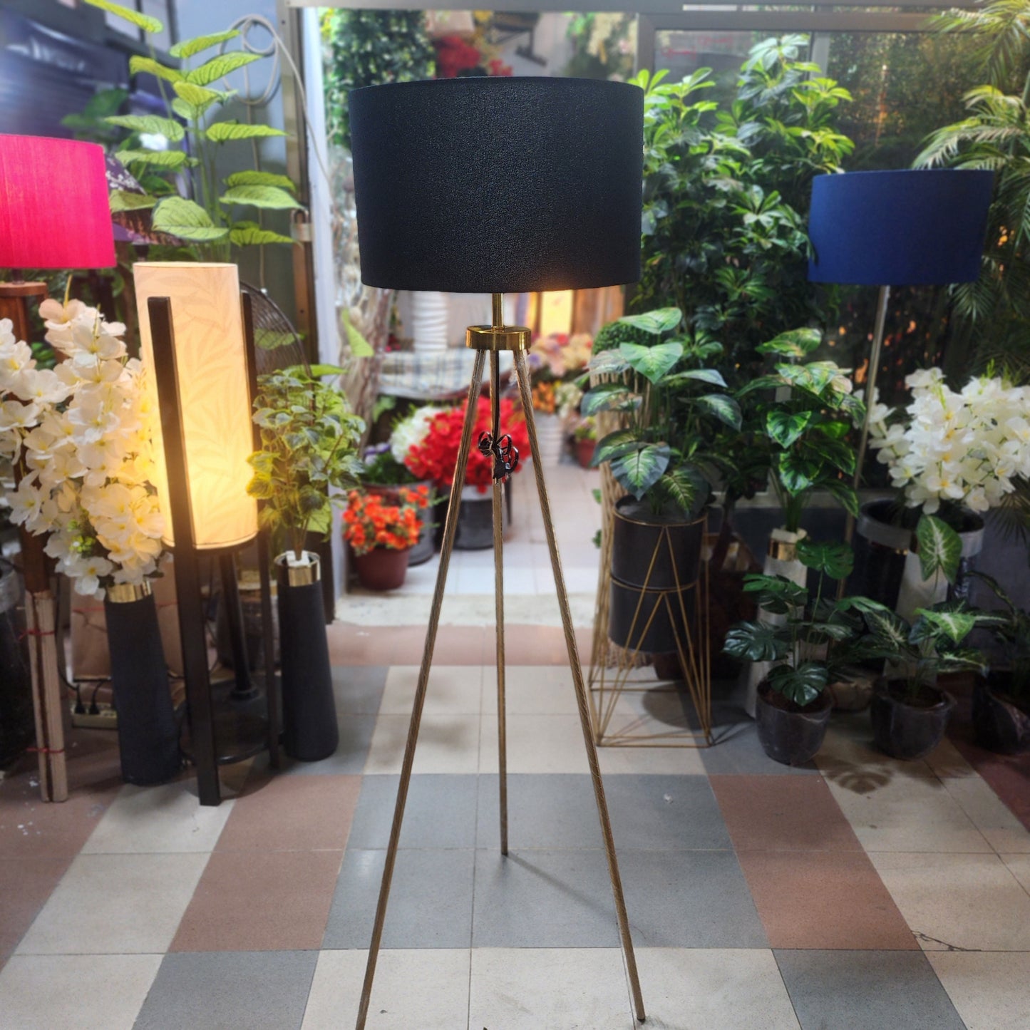 Foldable Antique Steel Tripod Lamp