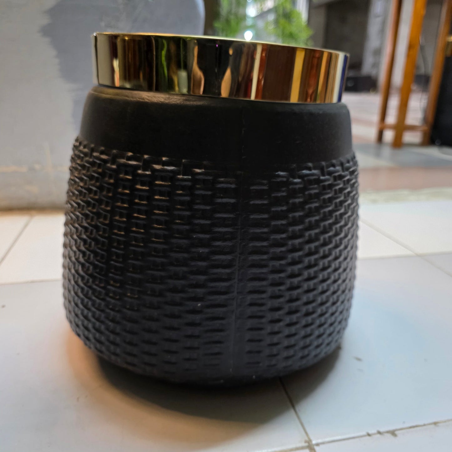 Dwarf Umbrella Plant with Golden Neck Pot