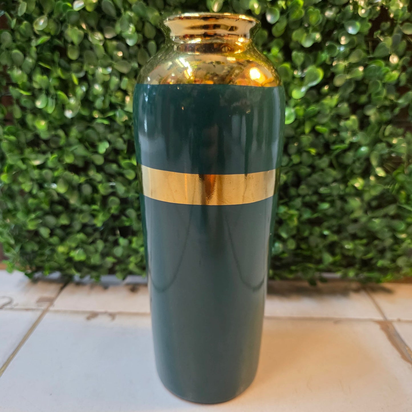 Golden Neck Pot