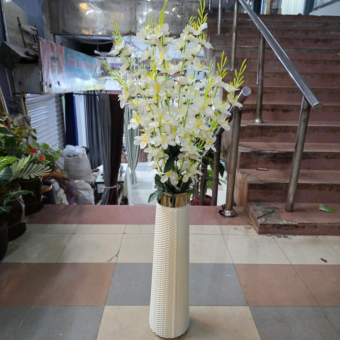 Gladiolus in Cylinder Pot 4ft