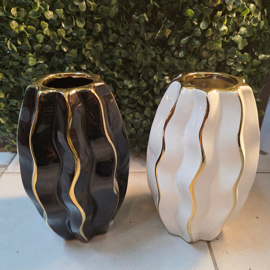 Zarrin wave vase